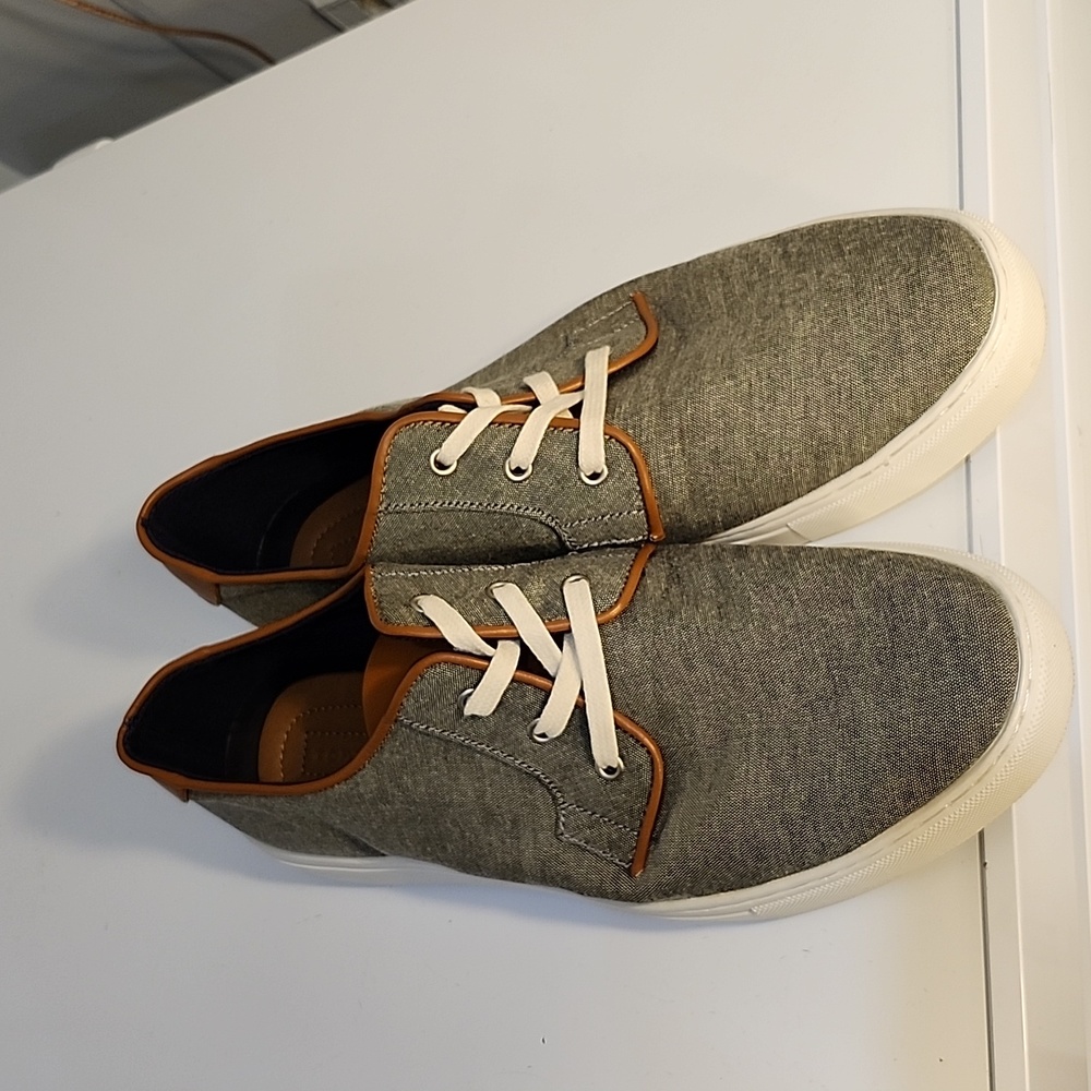 Tommy Hilifger mens sneakers, size 10.5